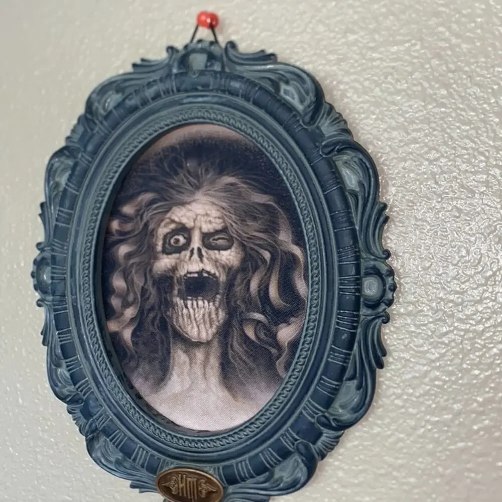 Spirit Halloween Haunted Mansion Old Woman Ghoul Portrait Wall Frame‎ Ghost Sign